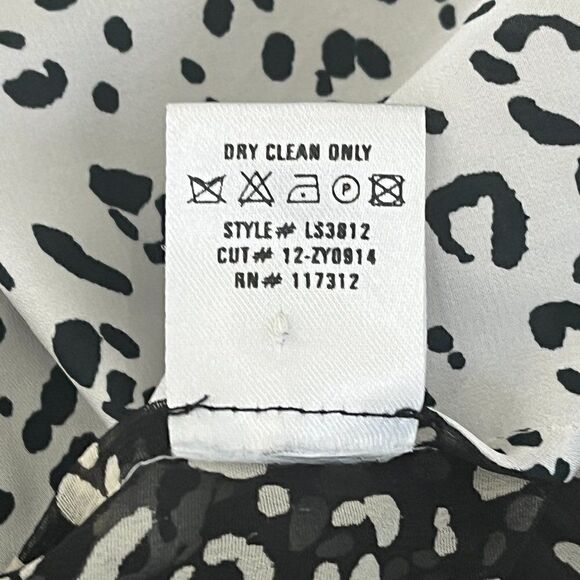 ZOA New York Silk Blouse Animal Print Size Small - Picture 13 of 13